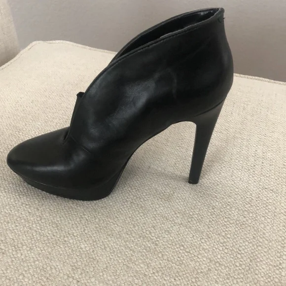 Jessica Simpson Black Stiletto Booties with Platform base - Picture 2 of 5